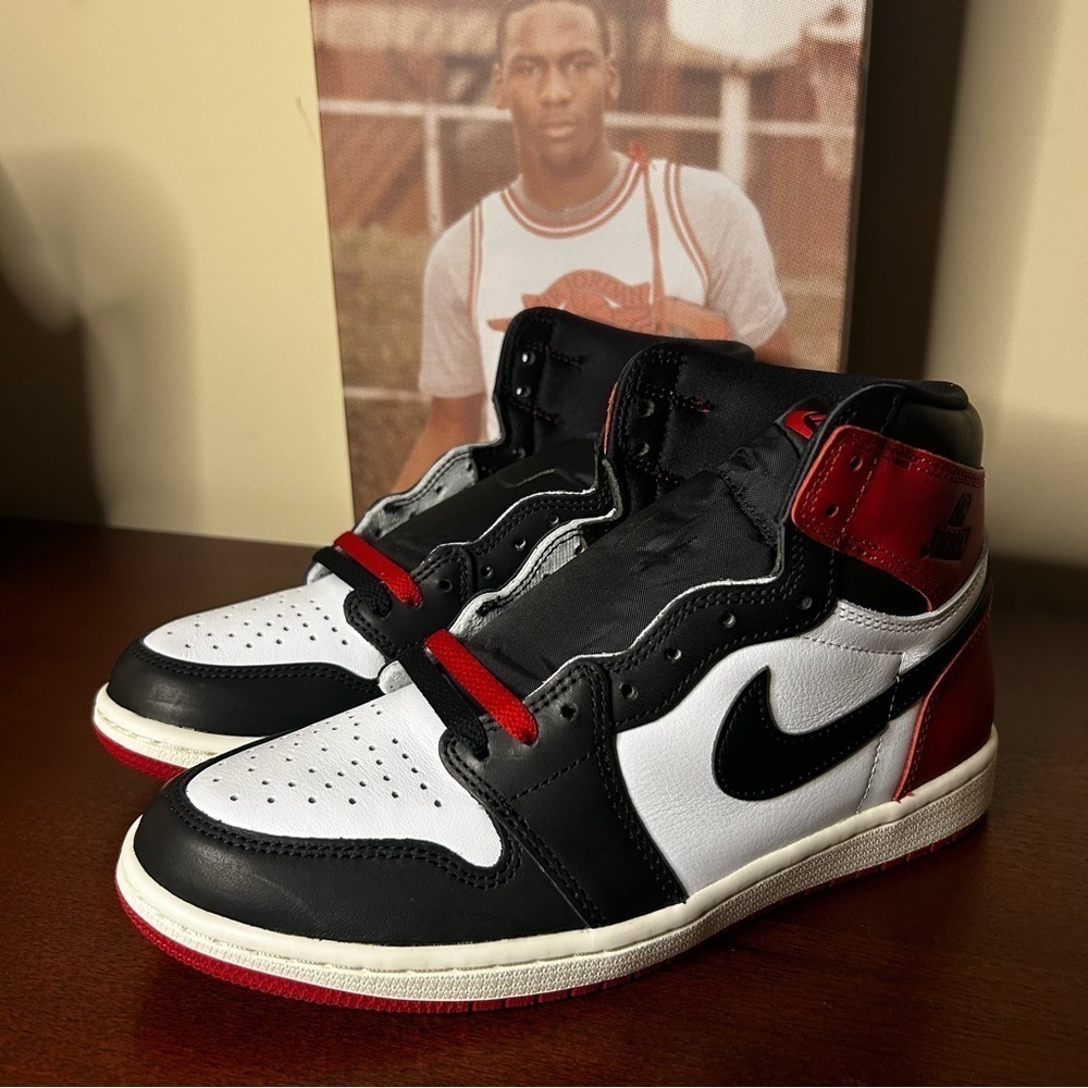 Nike Air Jordan 1 Retro High OG Black Toe (8 Men's / 9.5 Women's) - Picture 1 of 13